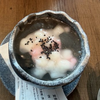 Desserts Artisanaux - Black Sesame Soup with Mini Glutinous Rice Balls - Desserts Near Me - Vancouver, British Columbia