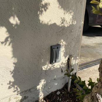 Castillo’s Electric - Outdoor outlet 1 - Electricians Near Me Castillo’s Electric - Outdoor outlet 1 - Electricians Near Me