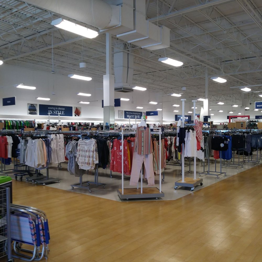Marshalls - Pleasant atmosphere for shopping. - Department Stores Near Me - Hillsboro, Oregon