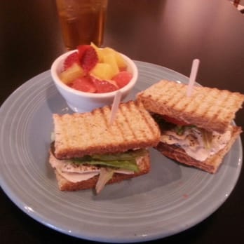 Cafe Des Artistes - Chicken grilled with homemade bread - Cafes Near Me - Fallbrook, California
