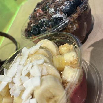 Mother Juice - Pink Dragon Bowl and Acai Bowl with cacao nibs - Juice Bars & Smoothies Near Me - Boston, Massachusetts