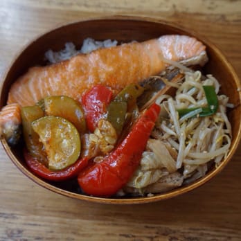 Tsubame - Salmon with zucchini/red peppers, bean sprouts and napa - Japanese Near Me - Paris, 75 Tsubame - Salmon with zucchini/red peppers, bean sprouts and napa - Japanese Near Me - Paris, 75