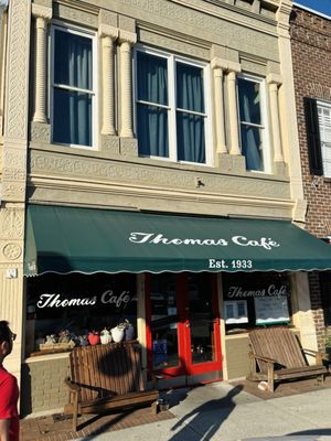 Thomas Cafe by null