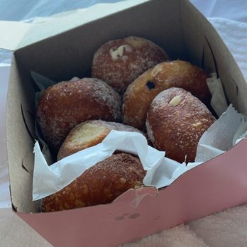 Leonard's Bakery - Half dozen Malasadas - Bakeries Near Me - Honolulu, Hawaii Leonard's Bakery - Half dozen Malasadas - Bakeries Near Me - Honolulu, Hawaii