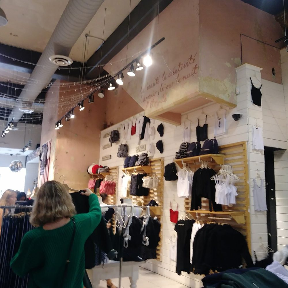 Brandy Melville - Women's Clothing Near Me - Montreal, Quebec Brandy Melville - Women's Clothing Near Me - Montreal, Quebec