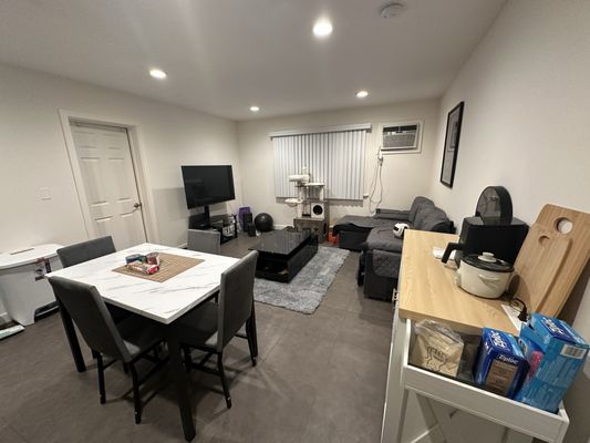 Hollywood Off Vine (Hov) by null