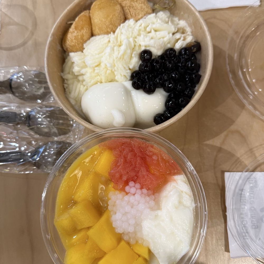 Classic Milky Mochi Pops (top), Mango Q Mochi (bottom) Classic Milky Mochi Pops (top), Mango Q Mochi (bottom)