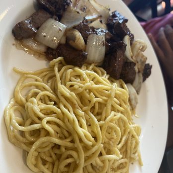Huynh Dining - Bo Luc Lac va Nui Toi (garlic noodles shaken beef). - Vietnamese Near Me - San Jose, California Huynh Dining - Bo Luc Lac va Nui Toi (garlic noodles shaken beef). - Vietnamese Near Me - San Jose, California