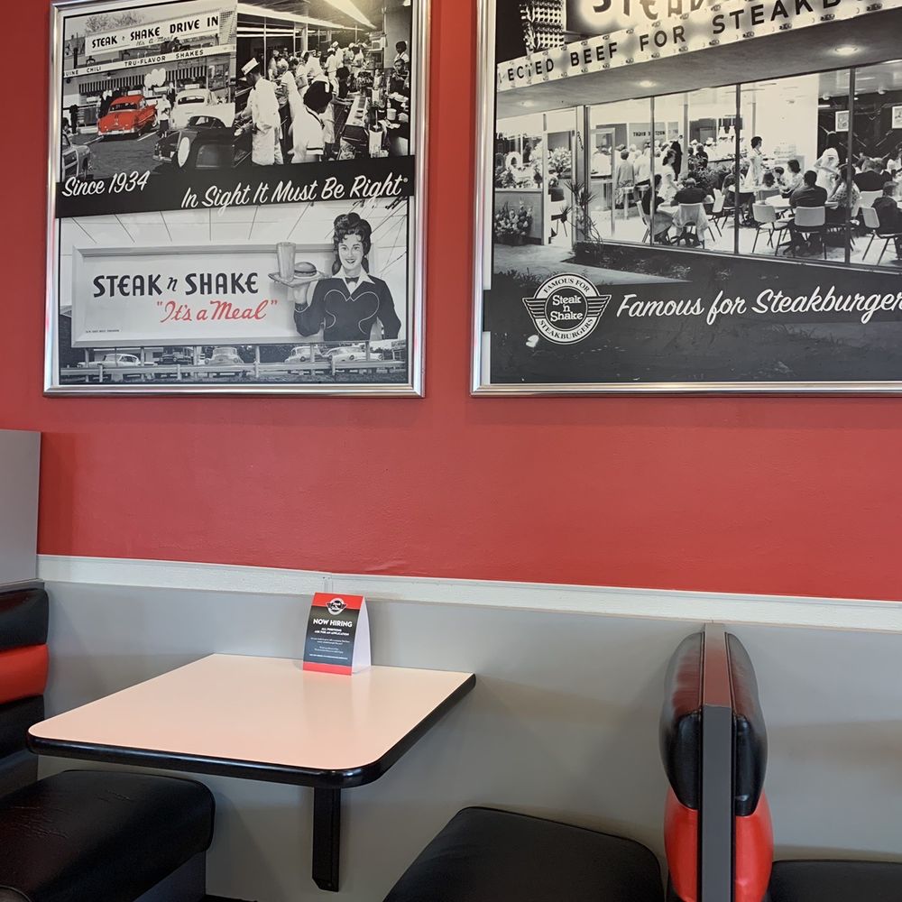 Steak ’n Shake - Interior decor - Burgers Near Me - Poplar Bluff, Missouri Steak ’n Shake - Interior decor - Burgers Near Me - Poplar Bluff, Missouri