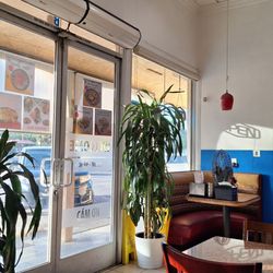 Pho Yen - Inside
