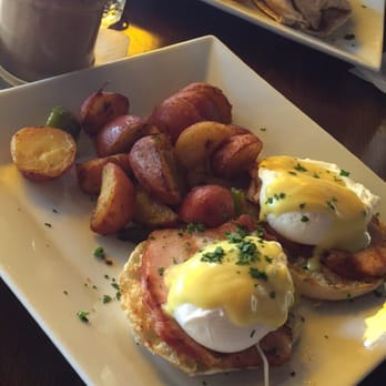 Avenue Restobar - Egg Benedict & Frappe - Breakfast & Brunch Near Me - Astoria, New York