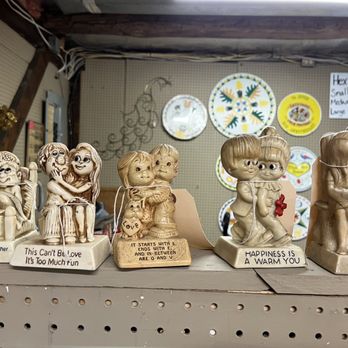 Fleetwood Antique Mall - Antiques Near Me - Fleetwood, Pennsylvania Fleetwood Antique Mall - Antiques Near Me - Fleetwood, Pennsylvania