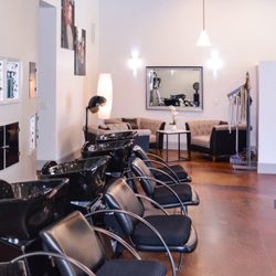 A Salon 2dYe4