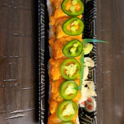 Love Sushi - Deluxe spicy salmon maki