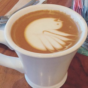 Urth Caffe - Honey Vanilla Latte - Coffee & Tea Near Me - Laguna Beach, California