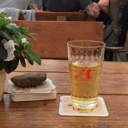 Rote Pumpe - Hausschobbe