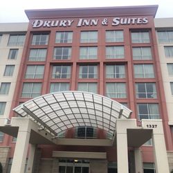 Entrance to Drury Inn & Suites Valdosta