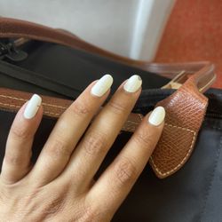 In Nails & Spa - Chipped polish within 24 hours