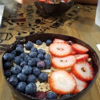 Michi's - Acai bowl with blueberries, strawberries and granola. Yum! - Pizza Near Me - Doral, Florida Michi's - Acai bowl with blueberries, strawberries and granola. Yum! - Pizza Near Me - Doral, Florida