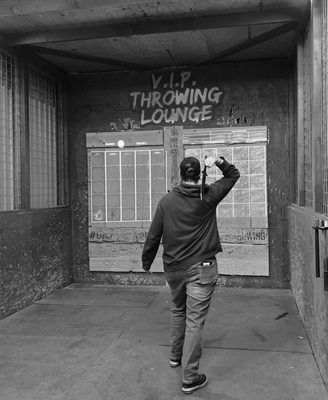 Lizzie’s Axe Throwing