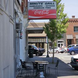 Minute Grill - This is a picture of the outside sign.