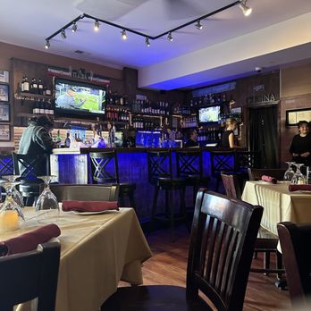 Di Lisio's - Bar - Italian Near Me - Winston-Salem, North Carolina