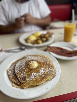 Miss Lorraine Diner by null