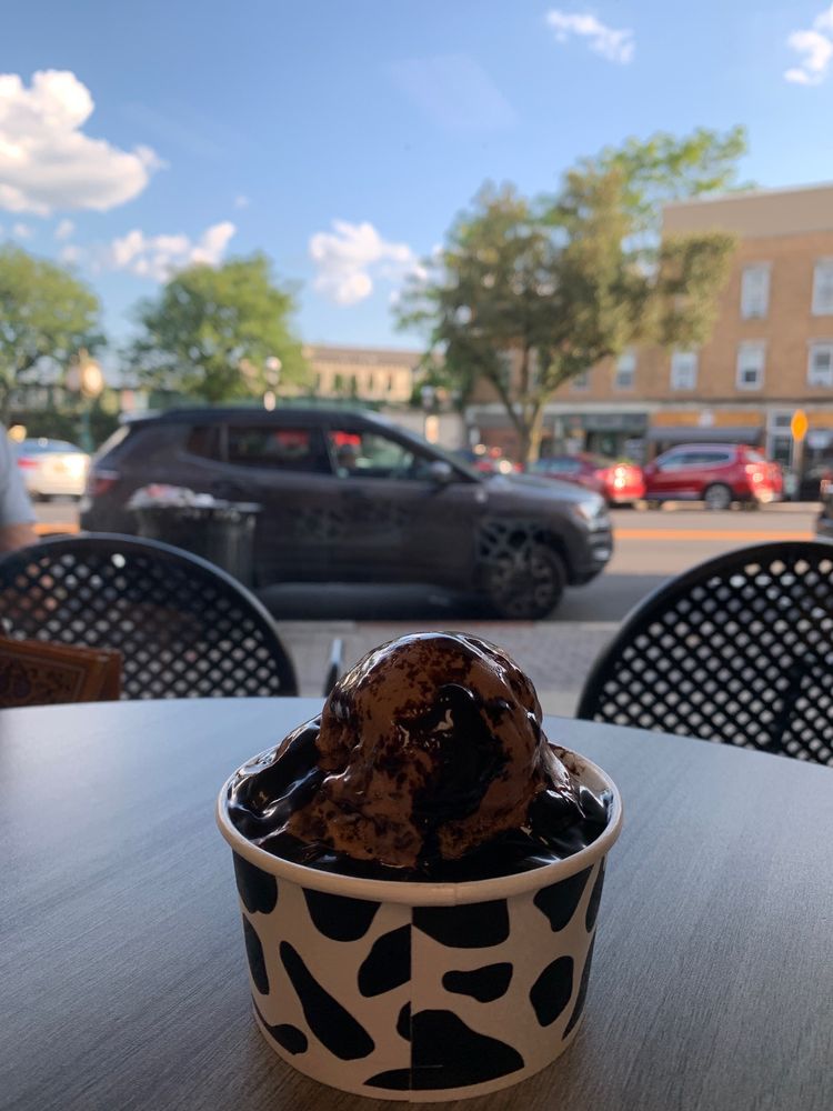 VANILLA BEAN CREAMERY Updated October 2024 154 Photos & 187 Reviews 22 North Ave W