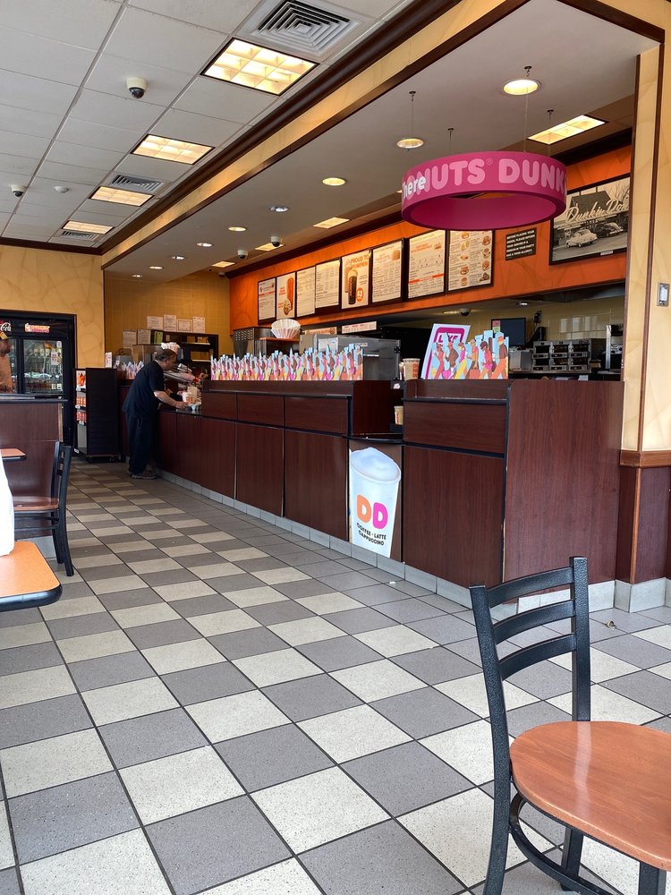 DUNKIN’ Updated June 2024 10 Reviews 205 Main St Walgreens Plz, Gloucester, Massachusetts