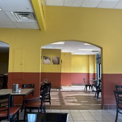 Taqueria Los Cuñados - What it looks like inside.