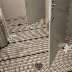 LA Fitness - Trash