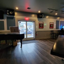 Uncle Matt‘s Bar And Patio - Looking back to entrance.