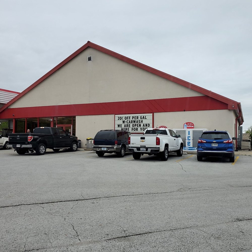 Speedway - a lot of cars parked in a parking lot - Gas Stations Near Me - Dyer, Indiana Speedway - a lot of cars parked in a parking lot - Gas Stations Near Me - Dyer, Indiana