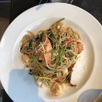 Yard House - Lobster Garlic Noodles - New American Near Me - Atlanta, Georgia