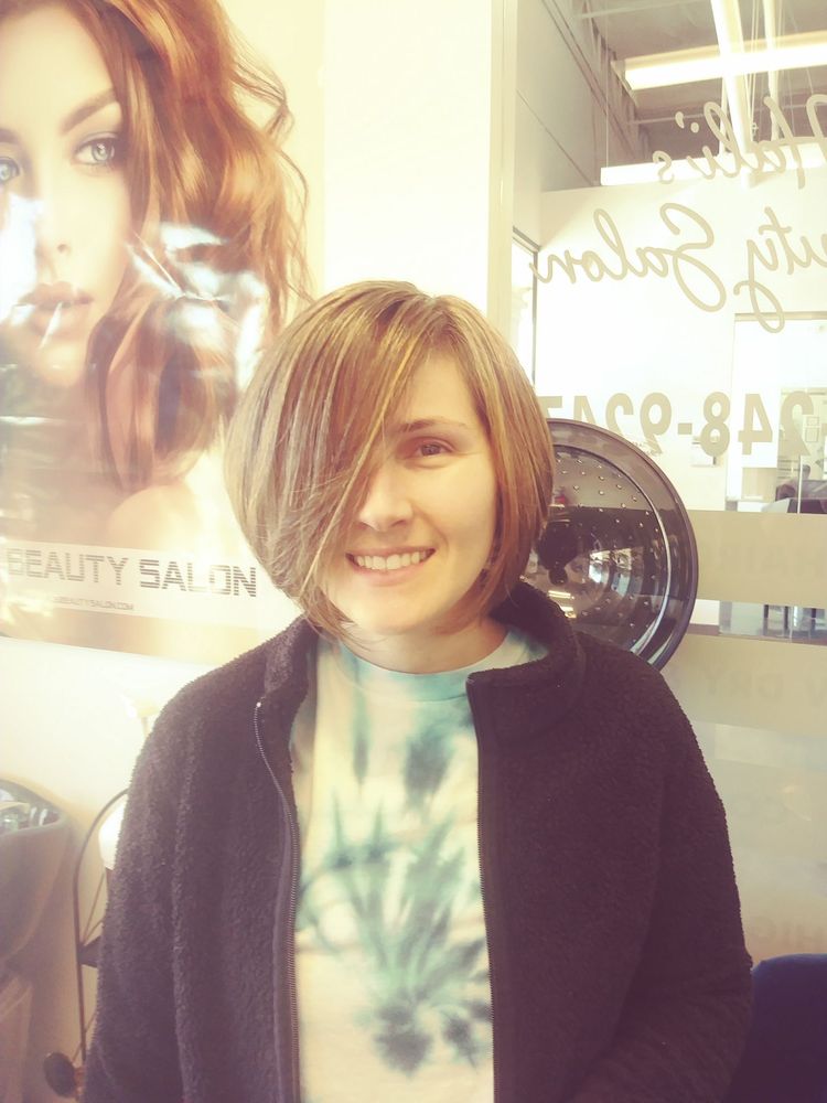Hali's Beauty Salon Logo