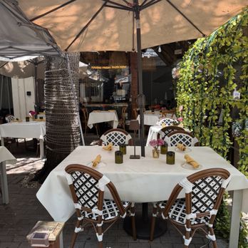 Luca Turci - Outside seating decor - Italian Near Me - Winter Park, Florida Luca Turci - Outside seating decor - Italian Near Me - Winter Park, Florida