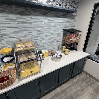 Days Inn by Wyndham Enterprise - Breakfast bar - Hotels Near Me - Enterprise, Alabama Days Inn by Wyndham Enterprise - Breakfast bar - Hotels Near Me - Enterprise, Alabama