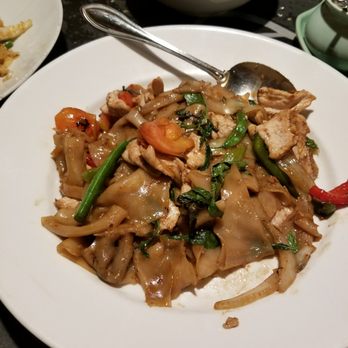 Thai Tanium Restaurant - Drunken noodles - Thai Near Me - Gaithersburg, Maryland