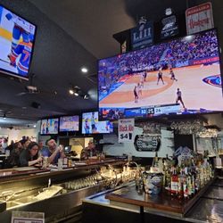 Pitchers Sports Restaurant - Women's basketball and hockey