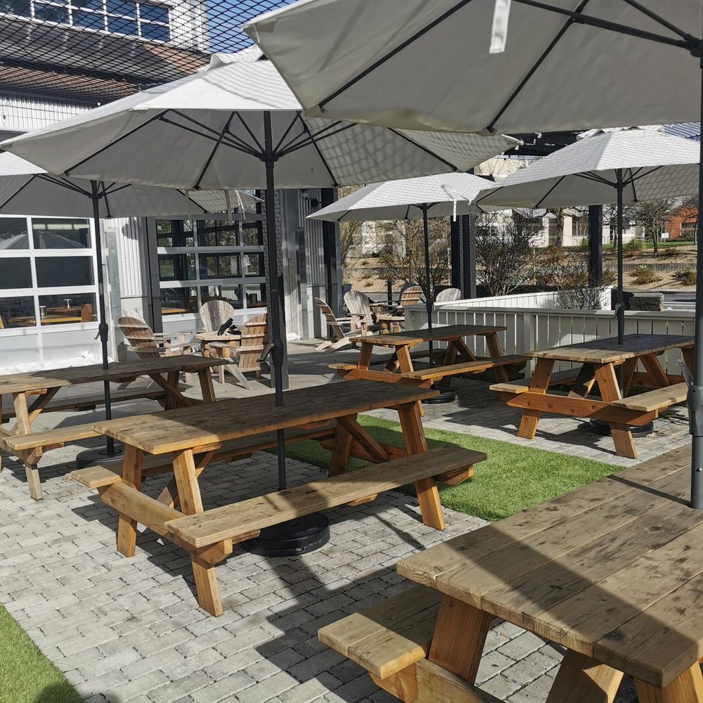 Iggy's Burger - The patio - Burgers Near Me - Sebastopol, California Iggy's Burger - The patio - Burgers Near Me - Sebastopol, California