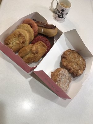 Lee Donuts by null