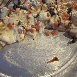 Portland Pizza & Pub - The pizza was sooooo greasy, I literally bad to wipe my handa and face with every single bite.