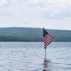 Rideout's Lakeside Lodge & Cottages - USA Lake Border marker.