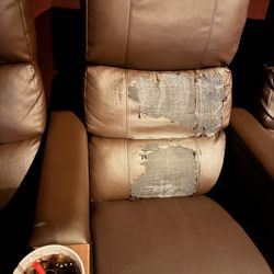 Malco Tupelo Commons - House 10; seats need a bit of love.