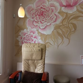 Tracy's Nails - The most comfortable chairs! - Nail Salons Near Me - Santa Monica, California