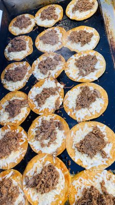 Los Originales Tacos de Birria by null