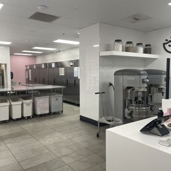 Crumbl - Duarte - Bakeries Near Me - Duarte, California