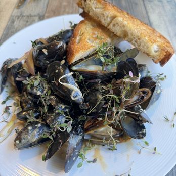 Beeside Balcony - PEI Mussels - Mediterranean Near Me - LA JOLLA, California