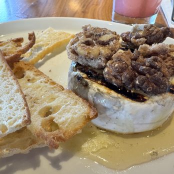 ZIBO! - Warm Brie 3/5 - Pizza Near Me - Saint-Hyacinthe, Quebec