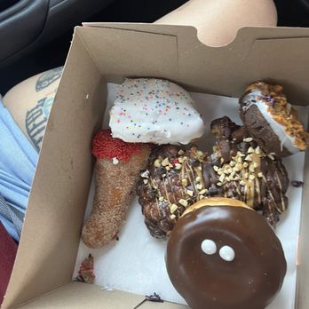 Voodoo Doughnut - Memphis Mafia Butterfingering Portland Cream - Donuts Near Me - Dallas, Texas Voodoo Doughnut - Memphis Mafia Butterfingering Portland Cream - Donuts Near Me - Dallas, Texas